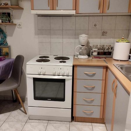 Small And Cosy Appartment- Piccolina Λουτράκι Εξωτερικό φωτογραφία